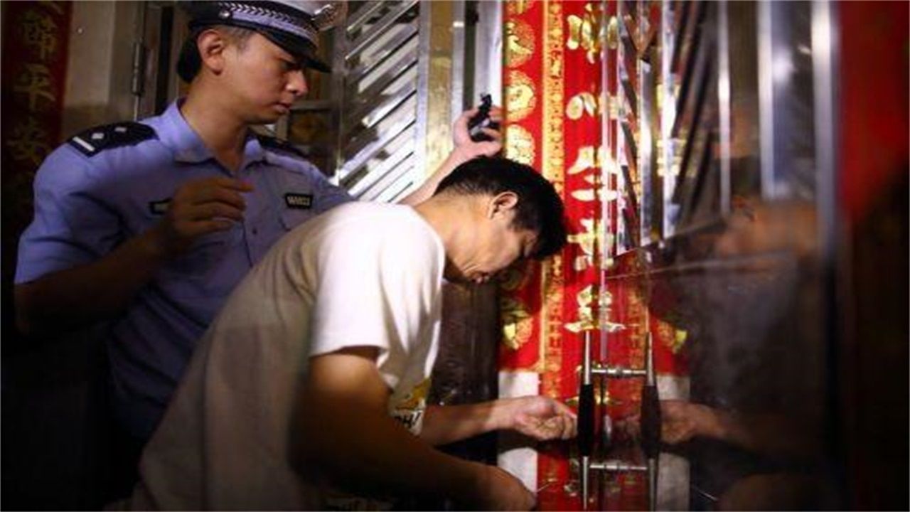 罗甸县请开锁师傅开了锁后，师傅